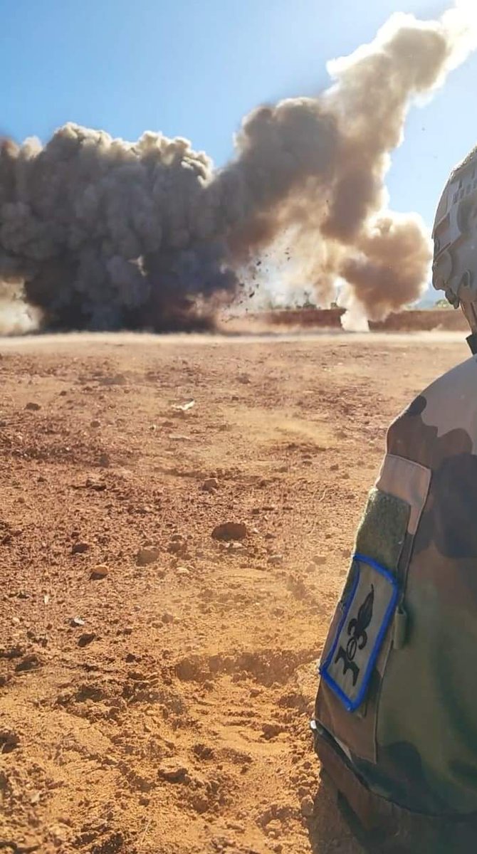 LegionEtrangere's tweet image. Les légionnaires du #1REG en mission en Nouvelle-Calédonie déploient leurs savoir-faire : aménagement de parcours de tir en forêt et de la Zone de Poser d’Hélicoptère, exercices de destructions et mise en œuvre de charges explosives spéciales.