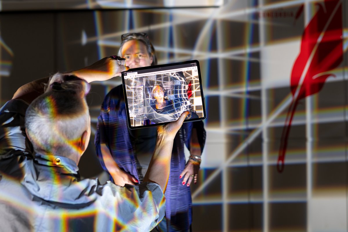 PCConcordia's tweet image. Am Donnerstag eröffnen die "Wiener Lichtblicke". Bei der Präsentation im Presseclub sprechen Initiatorin @VictoriaCoeln, @Frau_Kraus, @Tamara_Ehs &amp;amp; Elisabeth Lovrek über das Jahresthema "Demokratie im Licht der Kunst".
📅 31.8., 18h
➡️ concordia.at/wiener-lichtbl…

📸 Helmut Prochart