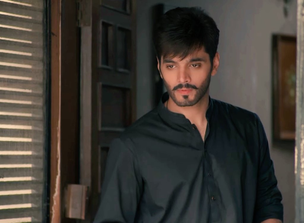 JustNihaaa's tweet photo. Then and now 😭🖤 !!!! Hayeeee.....just look at him... 🫣
Handsome kal bhi, aaj bhi aur aage bhi 🤍❤️
.
#ManCrushMonday #WahajAli #Murtasim #Sanwal #TereBin #Gila #Harpalgeotv #HumTv
.
@RiverPhiNicks13 @hemawahaj_ https://t.co/EZPZfQnnxG