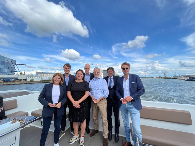 Vandaag varen we op het schip ‘De Nieuwe Maze’ van Port of Rotterdam met een delegatie van Tweede Kamerleden een route langs verschillende #ledenvannmt. Samen met de Kamerleden praten we bij over de sectoragenda en het belang van een sterke Nederlandse maritieme sector.
#maritiem