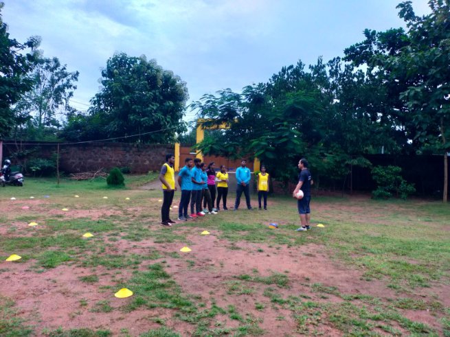 ProSportDev's tweet image. #FromBBSR - On Friday, 25th of August, our Training and Monitoring Officer - Akash Thapa, took our facilitators through a capacity-building session at Vivekananda Shiksha Kendra in Bhubaneswar, Odisha. The training focused on the improvement of session delivery skills.