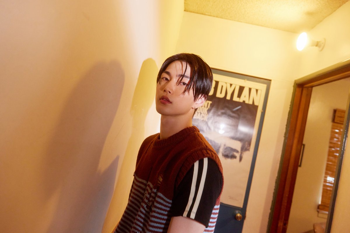 RIIZE_official's tweet photo. Guitar Hunting Journey #2
#SEUNGHAN #승한

【Get A Guitar - The 1st Single Album】
➫ 2023.09.04 6PM (KST)

💿Pre-save &amp; Pre-order
https://t.co/OdQ44v86Bq

#RIIZE #라이즈
#RISEandREALIZE
#GetAGuitar #RIIZE_GetAGuitar https://t.co/SkvJUv4kzv