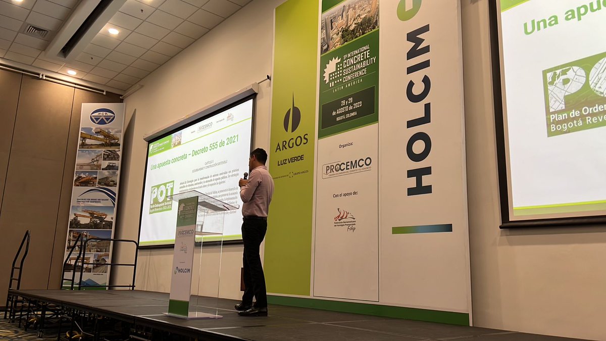 CamaraProcemco's tweet photo. Intervención de Edson Martínez, @habitatbogota.
Bogotá escuchó el llamado mundial de los objetivos de desarrollo sostenible. El Plan Distrital de Desarrollo fue nombrado “un nuevo contrato social y ambiental para Bogotá”
#PROCEMCO #FIHP #Concreto #Sostenibilidad #EventoPresencial https://t.co/nBV3CiPxut