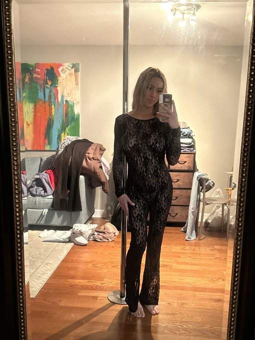 Trying on clothes. Which one are you taking me out in? https://t.co/LMdpkZxw1T