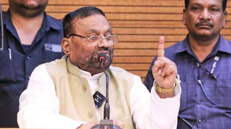 DelhiMirrorNews's tweet image. सपा नेता स्वामी प्रसाद मौर्य का विवादित बयान बोले,"हिंदू नाम का कोई धर्म नहीं है, हिंदू धर्म केवल धोखा है" !! #News #DelhiMirror #ControversialComment #Hindus #SwamiPrasadMaurya #SamajwadiParty #UttarPradesh