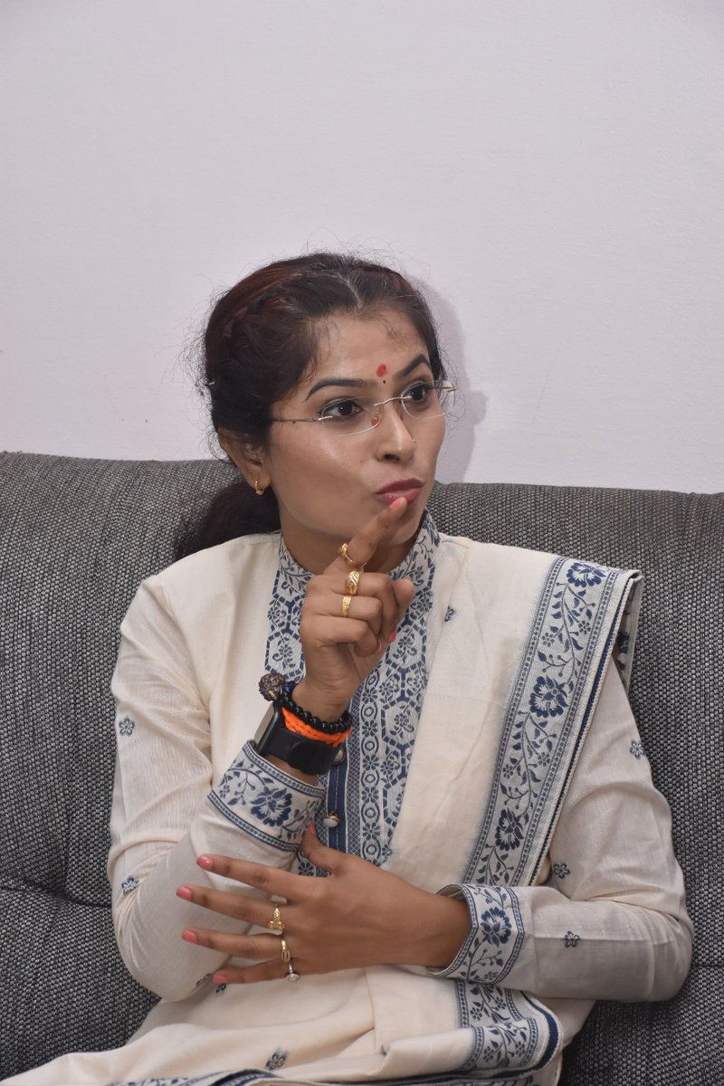PoulAyodhya's tweet photo. "एक फोटोग्राफर असे कॅंडीड फोटो आपल्या कॅमेऱ्यात कैद करतात तेंव्हा त्यांच्या कौतुकास शब्द कमी पडतात. खूप खूप धन्यवाद राजु जी या सुंदर फोटोंसाठी".🙏😊❤🧿

PC : राजु गवळी प्रेस फोटोग्राफर हिंगोली. https://t.co/rjltMaV2b5
