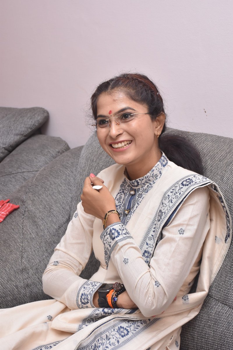 PoulAyodhya's tweet photo. "एक फोटोग्राफर असे कॅंडीड फोटो आपल्या कॅमेऱ्यात कैद करतात तेंव्हा त्यांच्या कौतुकास शब्द कमी पडतात. खूप खूप धन्यवाद राजु जी या सुंदर फोटोंसाठी".🙏😊❤🧿

PC : राजु गवळी प्रेस फोटोग्राफर हिंगोली. https://t.co/rjltMaV2b5