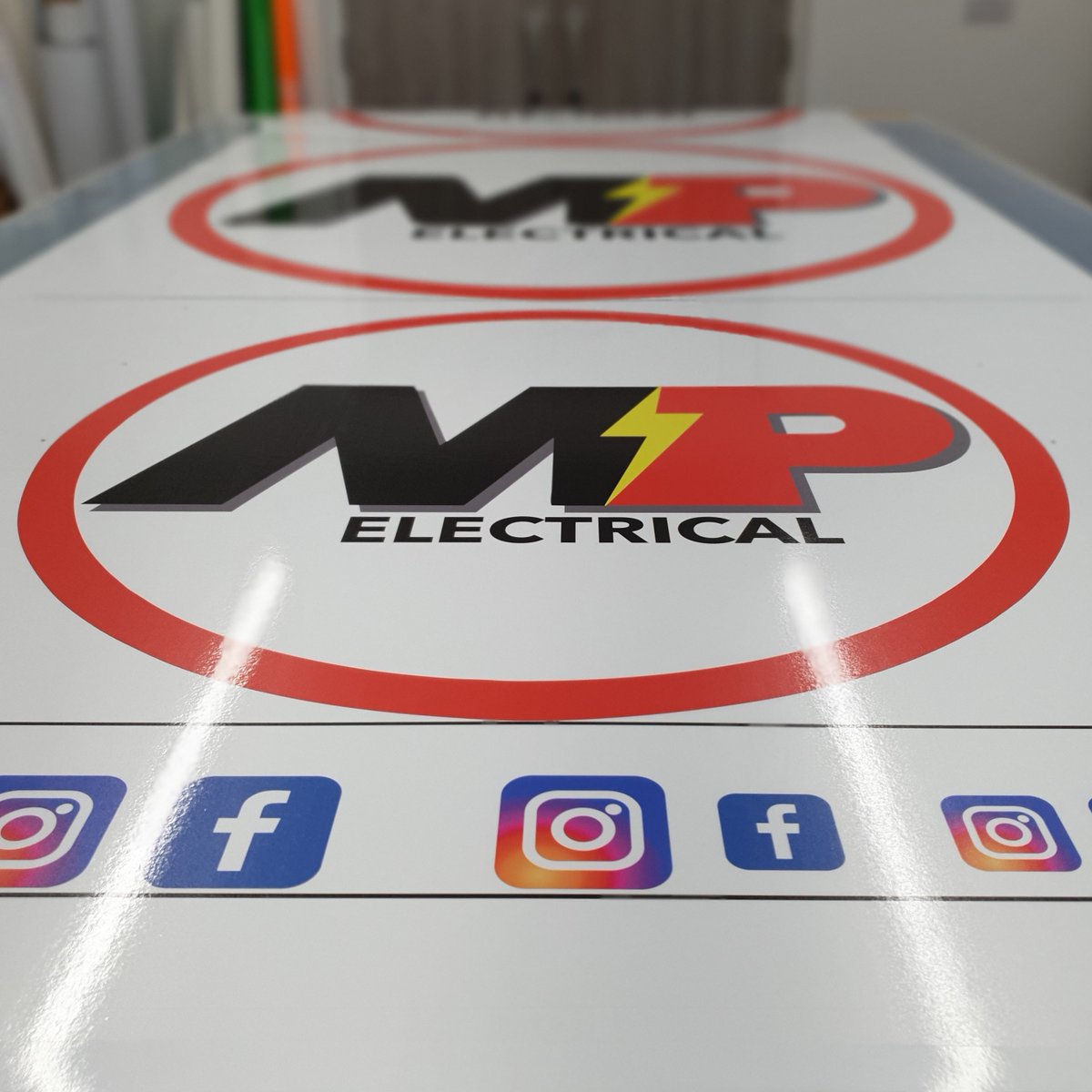 Custom van graphics in production for @MpElectricalSo1 .  We can always rely on our Roland printer for vibrant, detailed prints.

#MetamarkUK #MetamarkEverywhere #VehicleGraphics #VanLivery #NewVan #FleetBranding #BarnsleyIsBrill #YorkshireBusiness #Barnsley #Rotherham #Sheffield