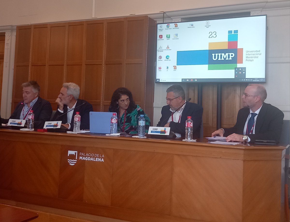 El vaso medio lleno con los pilares digitales del SNS para acercarnos a los pacientes. #SaludDigitalUIMP, #DerechosPacientes, colaborando entre todos los actores