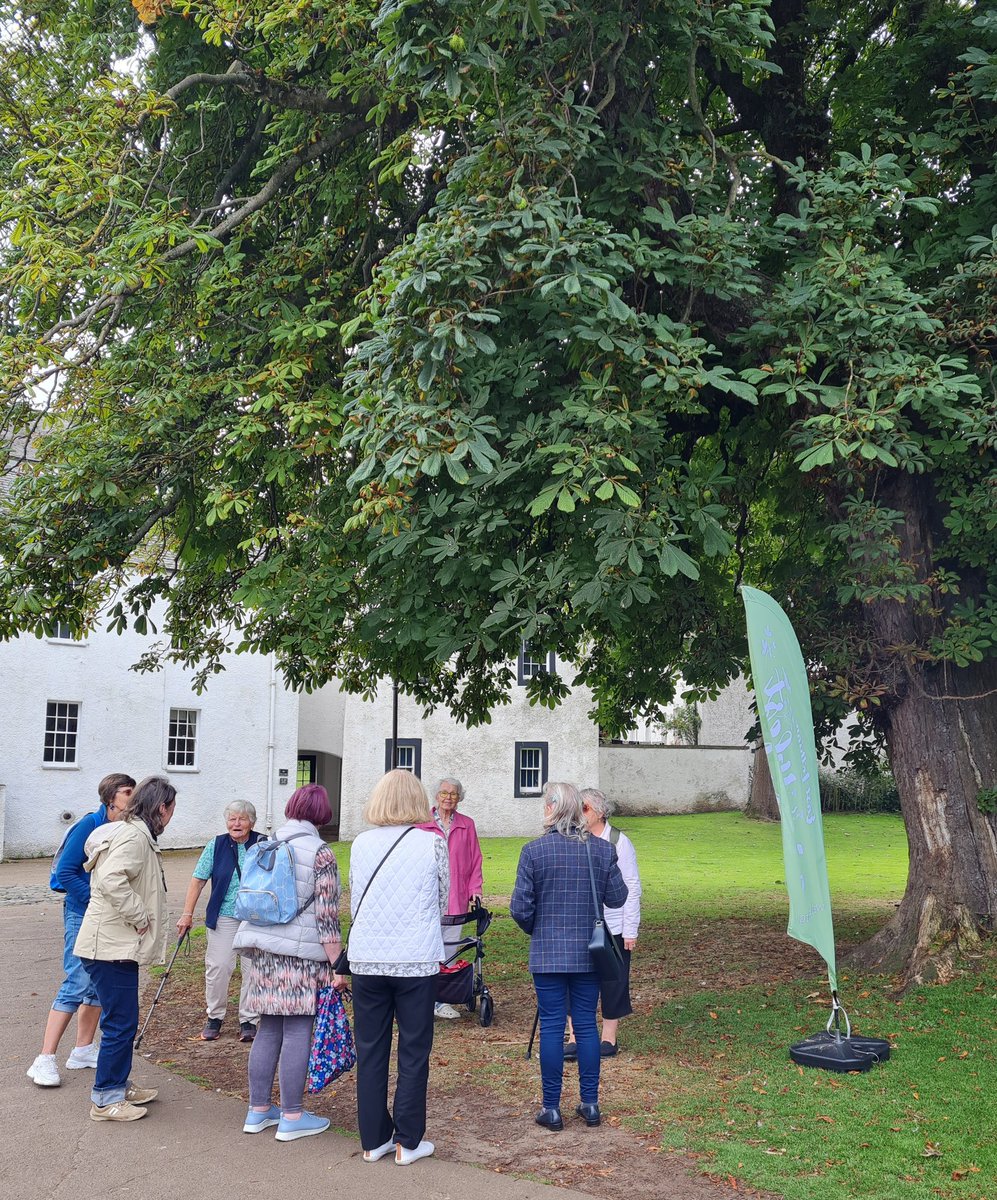 A gentle stroll with some gentle strollers! @AgeingWellELC #HealthWalk
Fabulous bunch of walkers setting off for a slow stroll through #NorthBerwick ending with a cuppa and a bun! Thanks for joining in #Walkfest23!
@PathsforAll #walkingggroups #weeklywalks #stayingactive