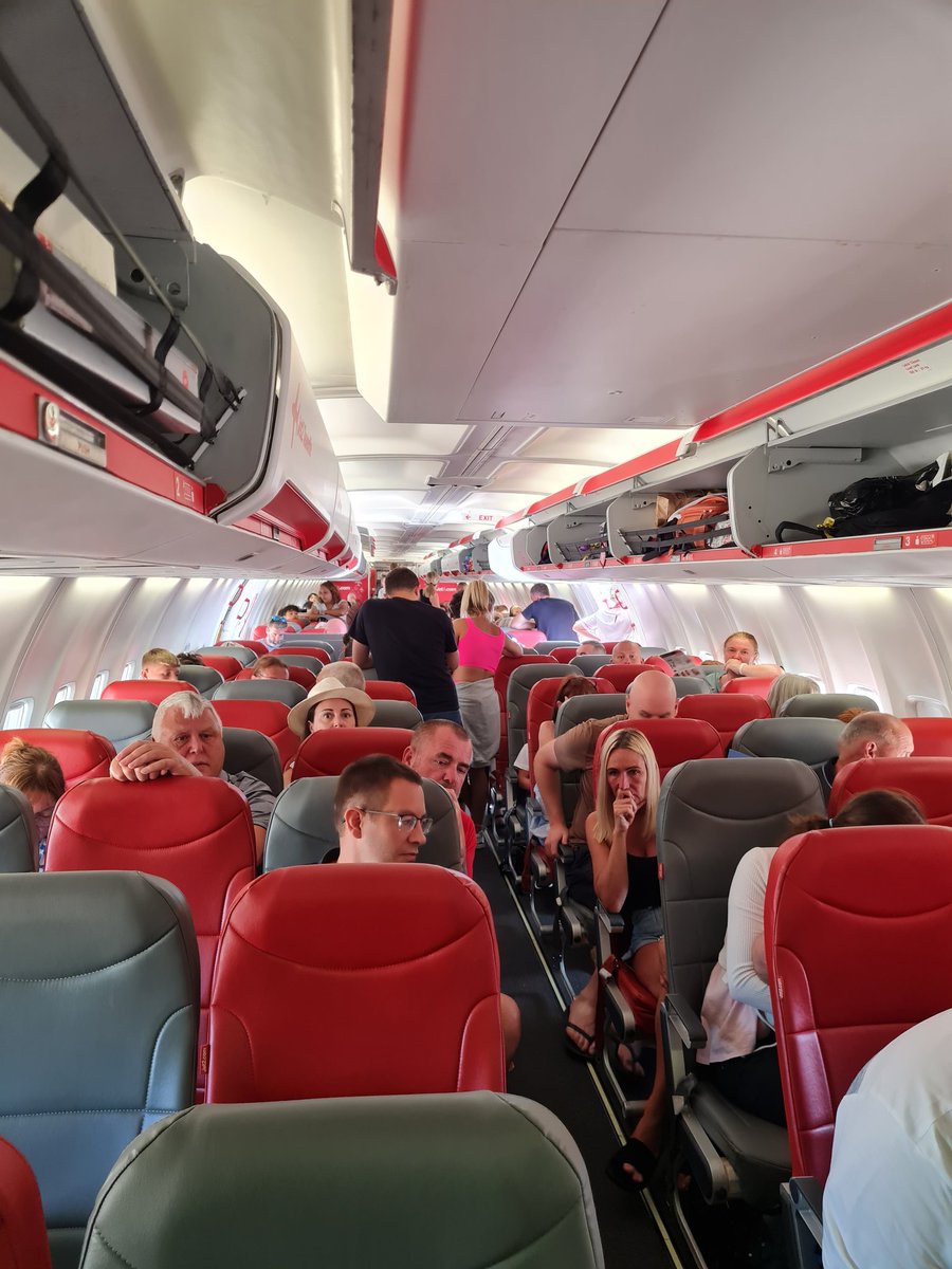 The_Go_Show's tweet photo. Stuck on @jet2tweets plan for over  10 hours and I have to say the Pilot and crew have been amazing and done every thing they could to keep us comfortable. Flight LS930 Reus to Manchester. #CustomerService #airtrafficcontrol https://t.co/fAuuVt2532