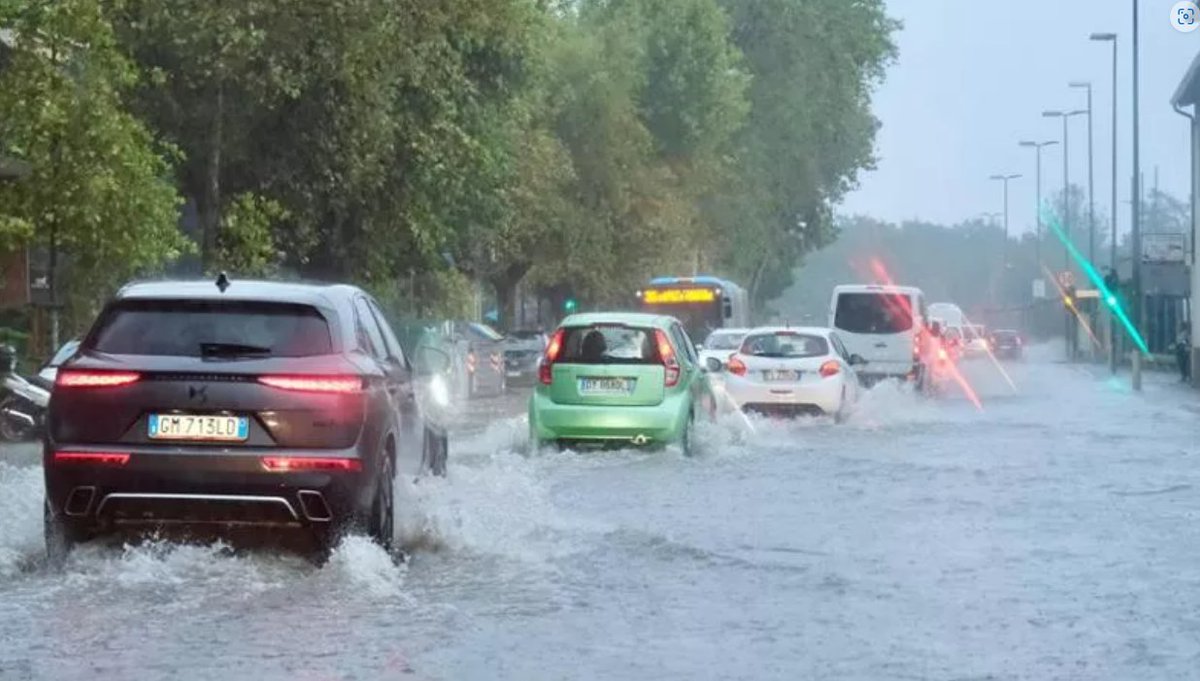 muoversitrieste's tweet image. 🔴 Causa allagamenti stradali, molte linee sono al momento deviate o del tutto interrotte. Si registrano ritardi su tutta la rete. Le linee 7 e 27 a #Muggia sono sospese. Info: triestetrasporti.it/2023/08/lunedi…

#allertameteo #trieste #tplfvg #tpl #meteo #triestetrasporti 📸 @il_piccolo