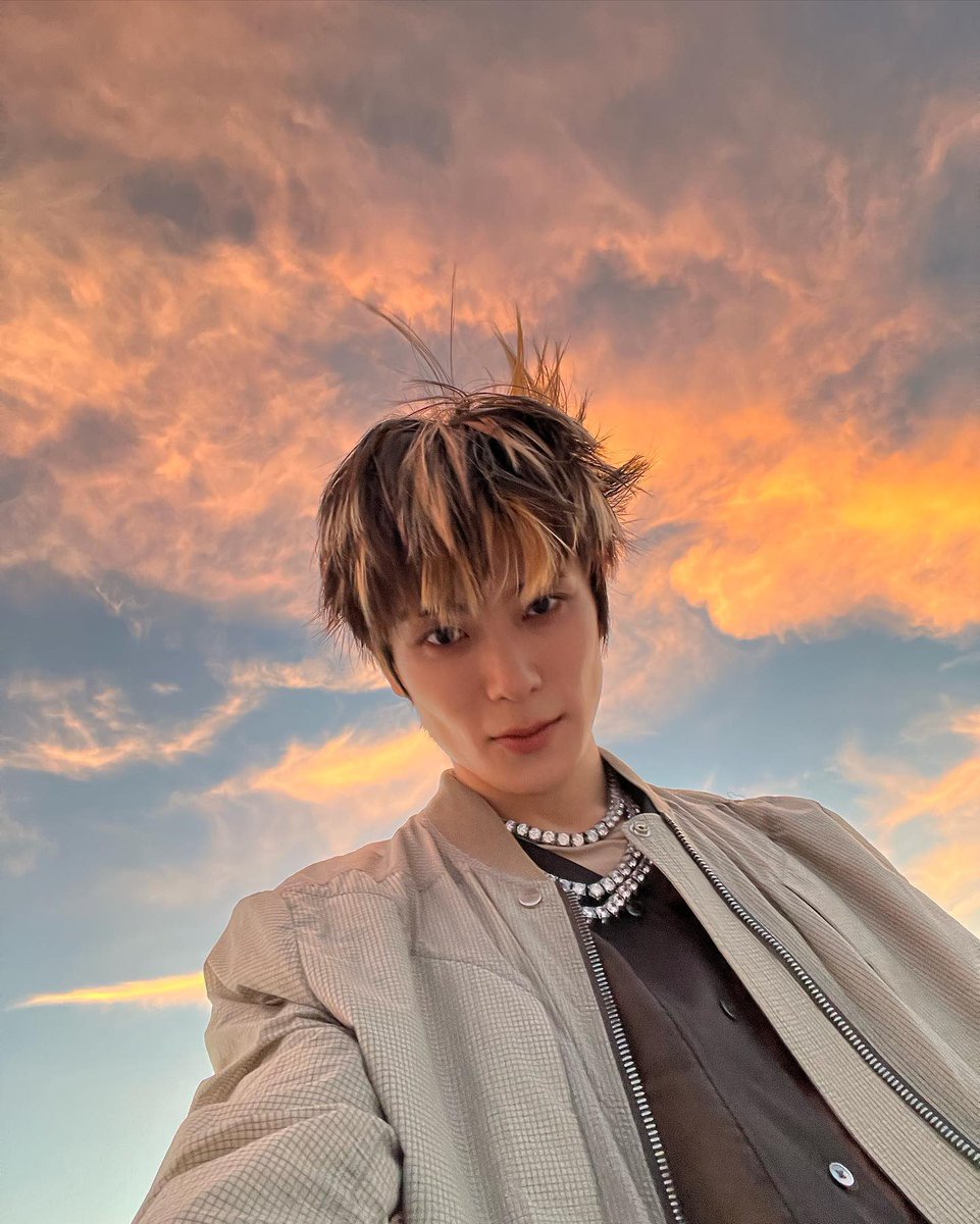 yunotized's tweet photo. _jeongjaehyun instagram post! 

jaehyun with the horizon 🌅 https://t.co/aTJ4GemHl6