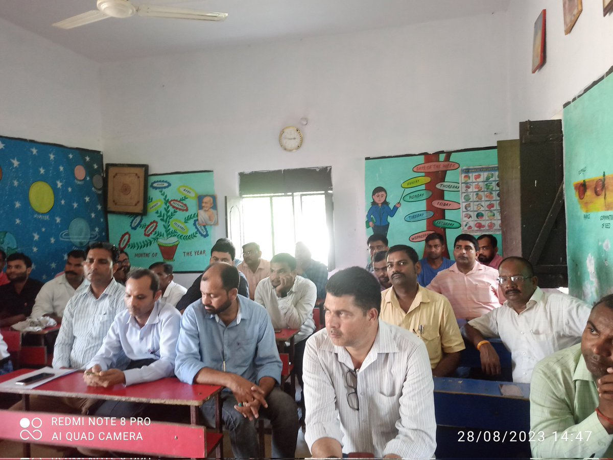 SanjaySinghmaw1's tweet photo. #डा०दिनेशचन्द्रशर्मा जिन्दाबाद
#4सितम्बर को BSA कार्यालय में होने वाले धरना-प्रदर्शन की तैयारी बैठक 
#UPPSSMAWAI 
#सदस्य ब्लॉक कार्यसमिति
#सक्रिय सदस्य uppss
@DrDCSHARMAUPPSS 
@UPPSS1921 
@dileepuppss https://t.co/4JdIijeDKf