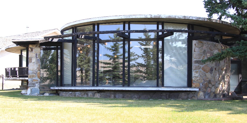 HeritageCalgary's tweet photo. Modern architectural styles emerged during a time of rapidly transforming attitudes across Europe &amp; North America in the early 20th century. This post explores residential houses from Calgary’s Inventory built in modern styles from 1950-1975.

Learn more: https://t.co/2ONw0TOAgM https://t.co/Xd7oQQPCsU