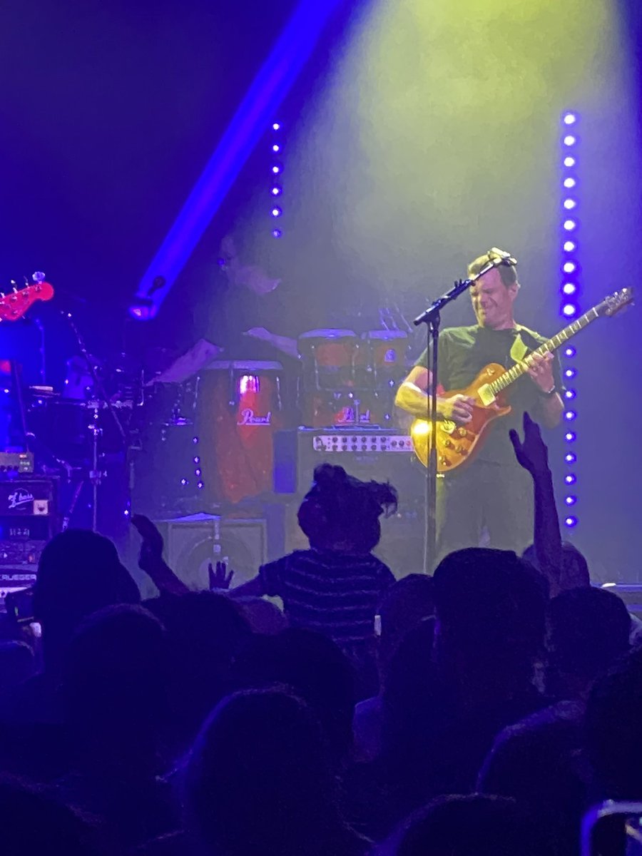 MoClaire_'s tweet photo. we had the most amazing night seeing @umphreysmcgee at @thesignal - peep Hunter at the front with her space buns 🥰 https://t.co/odibfmoK11