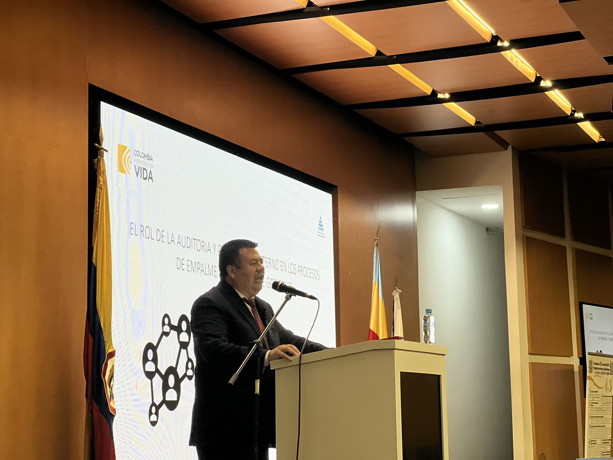 ControlIntCund's tweet photo. #AEstaHora 📊|| Con la presencia de Yoana Aguirre, jefe de @ControlIntCund, Javier Leonardo Gutiérrez Navarro, Director Territorial Cundinamarca - @ESAPOficial y Jefes de Control Interno del Dpto. damos apertura al “Seminario el Rol de la Auditoría en los Procesos de Empalme”. 🤝 https://t.co/xCCIaeypsj