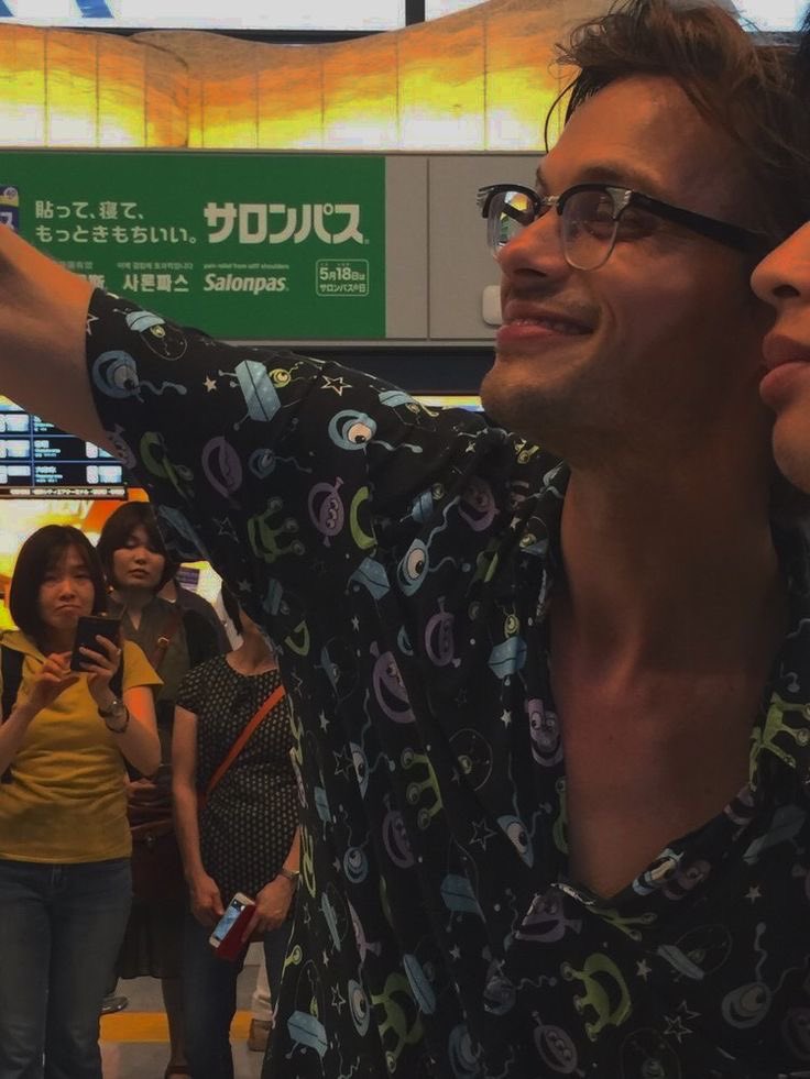 reids187iq's tweet image. SIR? UR SHIRT? HELLO?