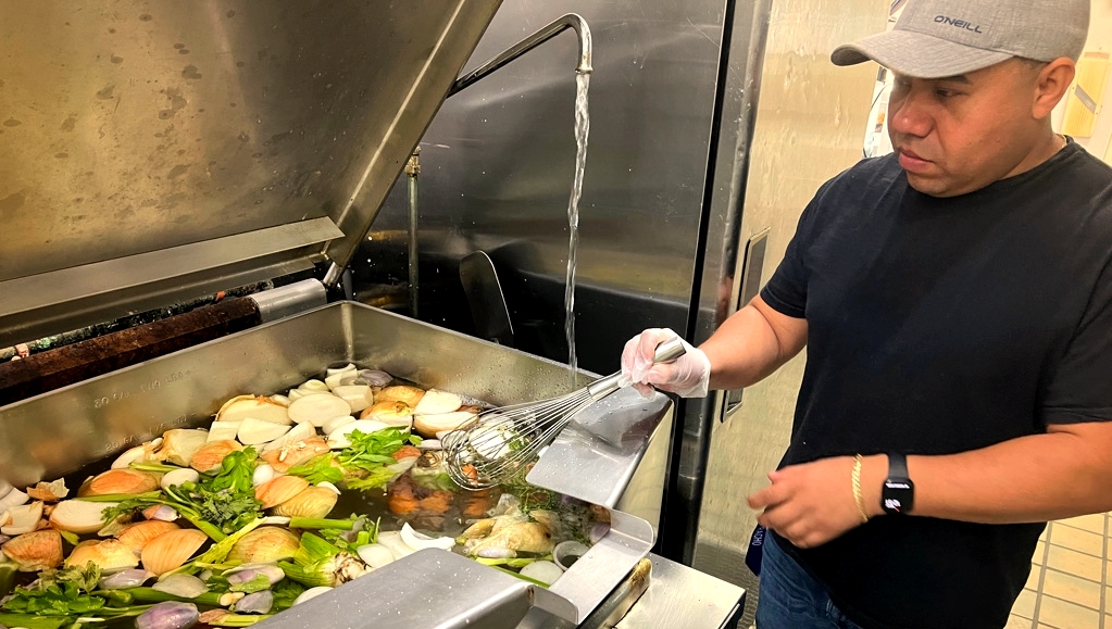 Showroom21701's tweet photo. Every dish starts with flavor & heart. Chef Alex prepping our veggie stock π²π±. Experience culinary magic for Breakfast, Lunch, or Dinner at Showroom.
https://t.co/ZYR1AwWGTp
#FreshFoundations #DowntownFrederick #MidAtlanticComfort #FrederickMD https://t.co/Pb0oUsejcz