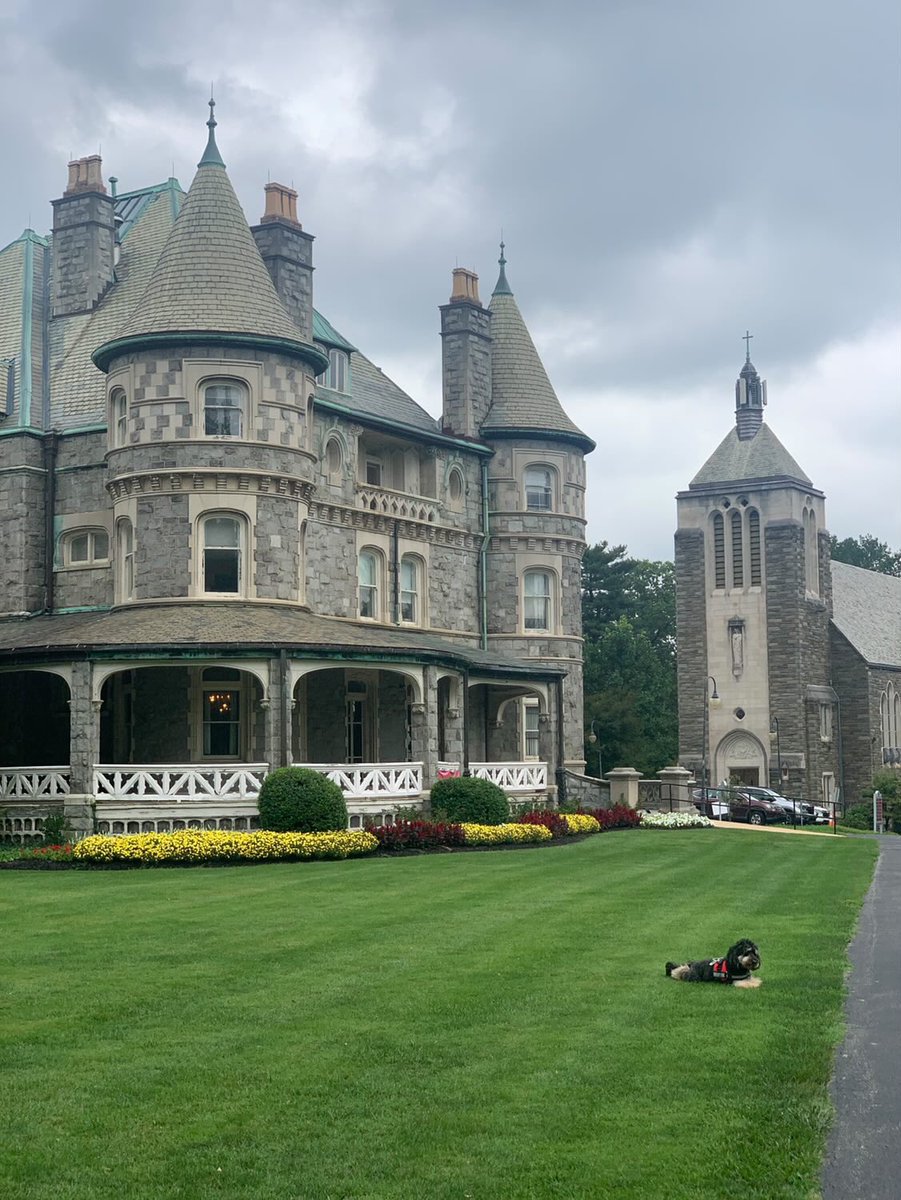 RosemontCollege's tweet photo. Happy first day of fall classes 2023 to all of our Rosemont Ravens! We are thrilled to start this new school year and see what the future holds! #rosemomtcollege#goravens https://t.co/tAwOh5DNaZ