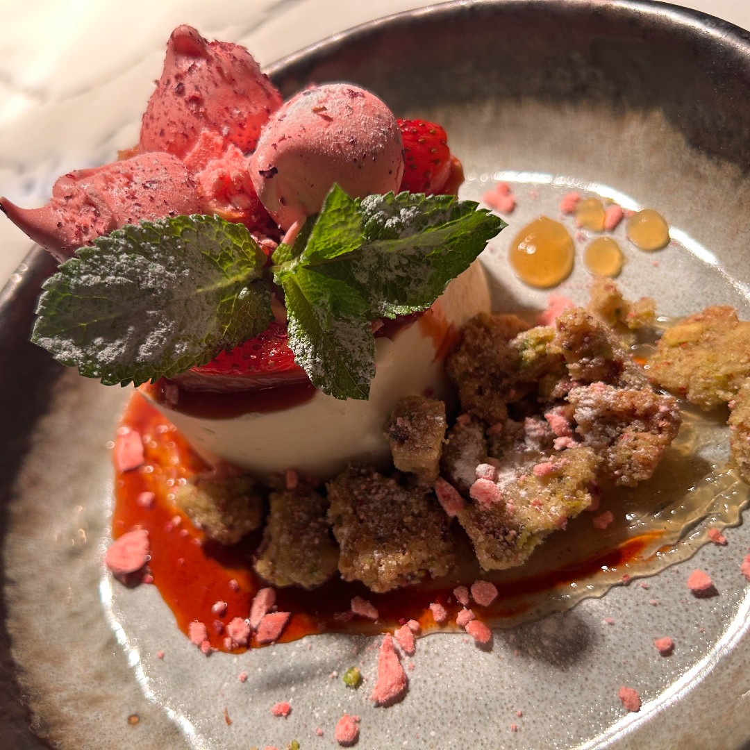 🚨LAST CHANCE🚨

This week is your last chance to snatch up our August specials 😔

Don't worry! We have some amazing plates and cocktails at the ready to see you into September 😋

Keep your eyes peeled for more info👀