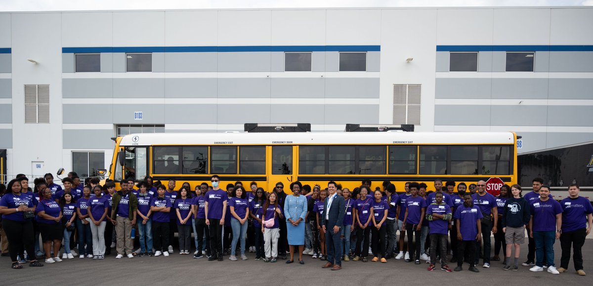 @LionElectricCo continues to be a catalyst for students who want to pursue jobs in #cleanenergy manufacturing. Our younger generation is the #future of America’s workforce development! @USDOT @RepUnderwood #electrification #equity @ComEd