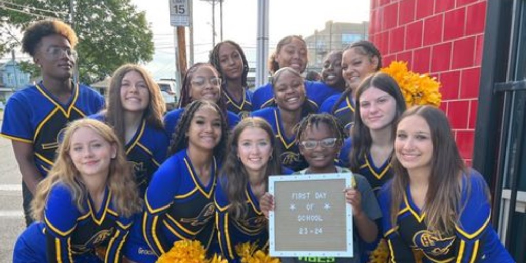 PPSnews's tweet photo. The Pittsburgh Carrick Cheerleaders welcomed students back for the first day of school with energy and a little razzle dazzleπ
#PPSFirstDay https://t.co/c0SXHnIDlr