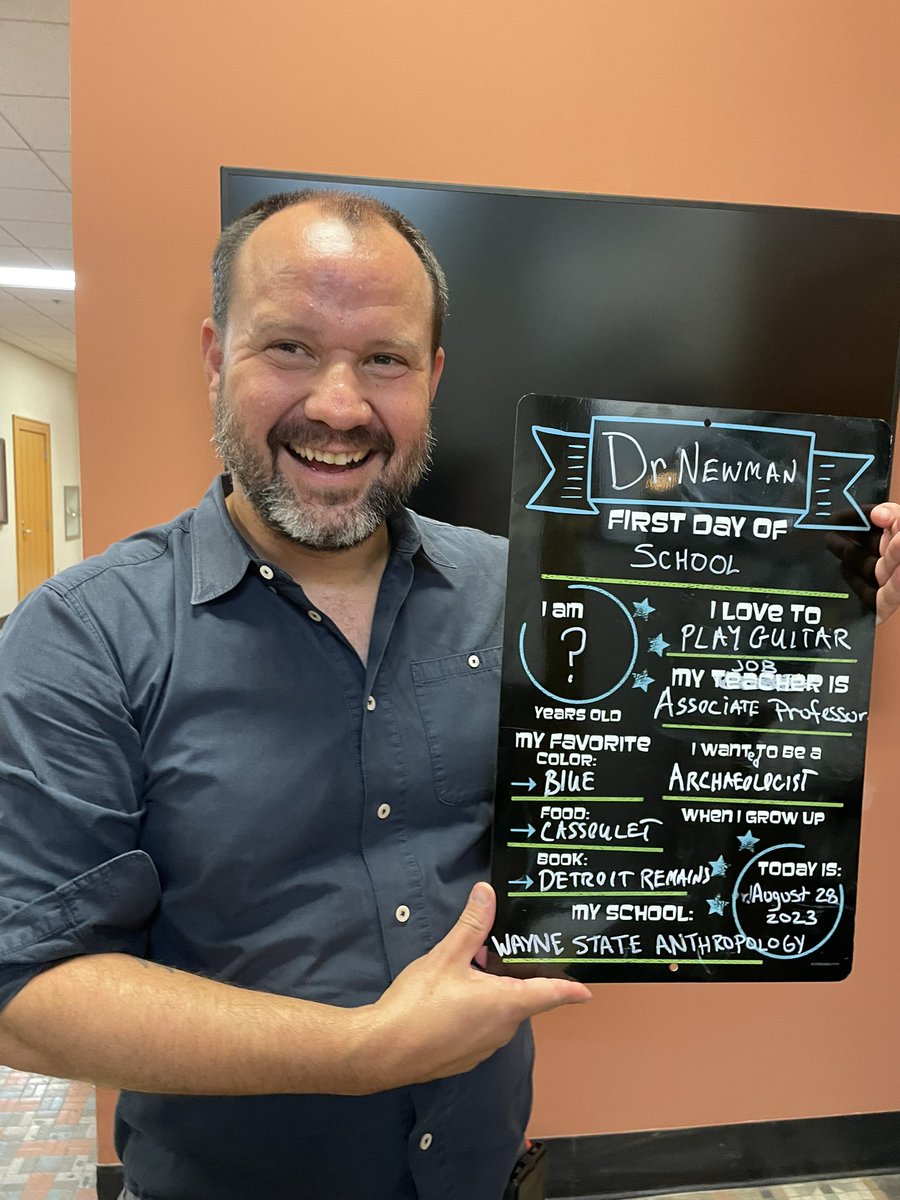 Our @AnthroAtWayne professors & students are celebrating their first days of the semester all week with their “back to school” board shots. Next up, Director of Undergraduate Studies Associate Prof. Andy Newman @WayneStateCLAS @waynestate @GrosscupMuseum