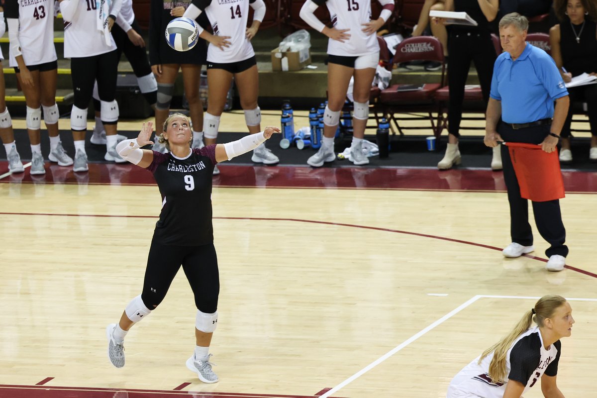 Charleston ranks among the Top-30 nationally in services aces (25 total) after one weekend of play, with Tynley Smeltzer's 6 and Chandler Manusky's 5 leading the way😎

#TheCollege🌴🏐