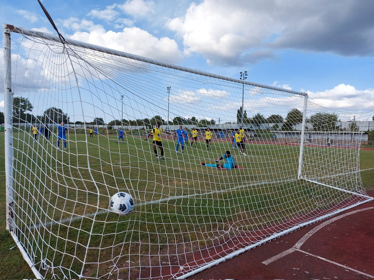 niallsmith1970's tweet photo. Equaliser..! @Croydon_FC 1-1 @LewishamBoroCFC @robharding1977 @NonLeagueCrowd https://t.co/yXSUJzw2rr