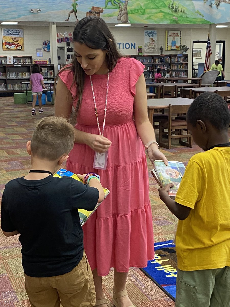 JindaHaynes's tweet photo. I 💕seeing students at Shady Grove Elementary excited about checking out library books as they return from summer break! #firstday ⁦@DavieCountySch⁩ https://t.co/VvmiCe9KeD