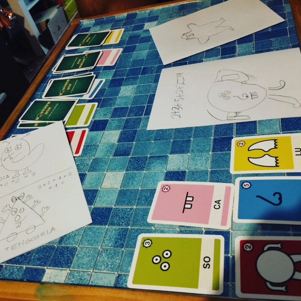MariseValle's tweet photo. Jugando en familia al Monster Kit 🤣🤣🤣.
Han salido bichos horrendos y otros de lo más salao 😍😍😍.
@manuparadas @Tranjisgames #monsterkit #aquisejuega https://t.co/QwFfIiEDP5
