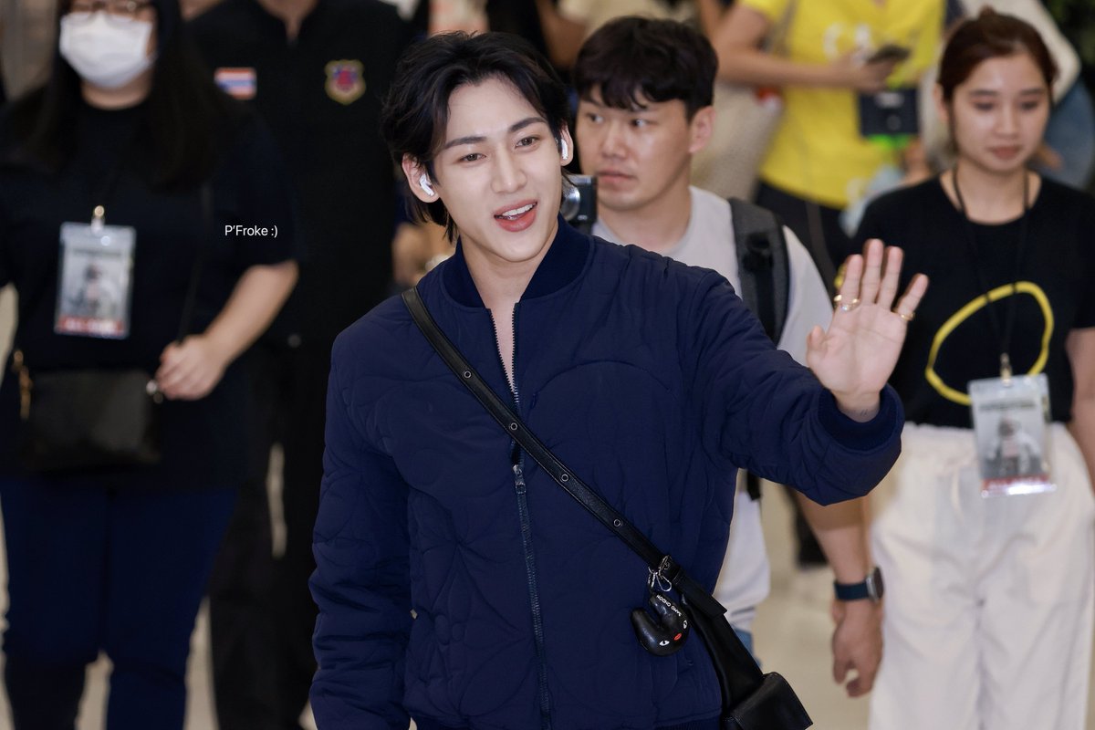 FWanit's tweet photo. ไว้กลับมาเจอกันใหม่นะครับ 🥹💕
#เที่ยงบันเทิงสดxBamBam
@BamBam1A #BAMBAM #뱀뱀 
#BamBamAREA52inBKK 
#9entxBamBam 
#ข่าวใส่ไข่xแบมแบม
#OurBamBamBackToKorea https://t.co/kPzU9f5zzG