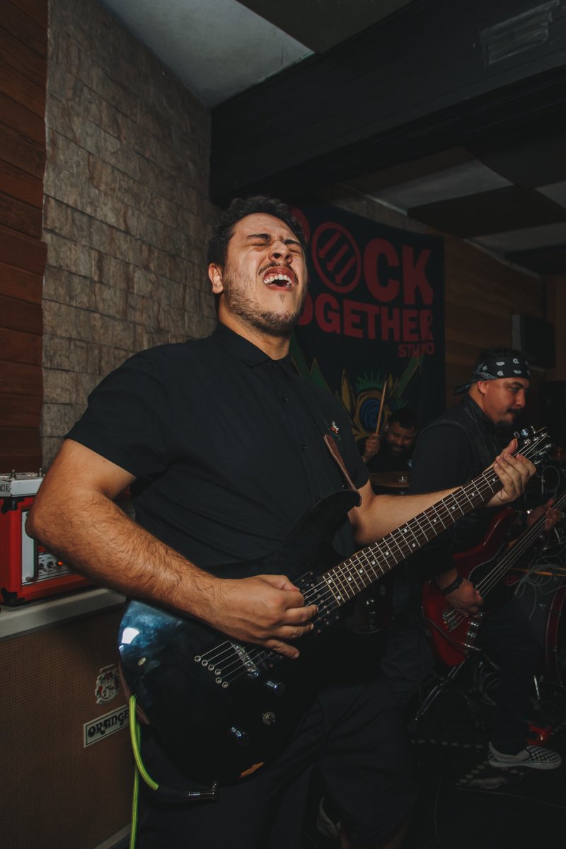 comsequencia's tweet photo. Show em casa, Maringá/PR vai tremer as paredes do Porão Bar!

@seasmilerock, @theresnoface e @crowninganimals juntas numa festa bonita, cheia de metalcore, hardcore, pop punk e peso, muito peso.

Ingressos antecipados a R$20,00 no PIX 44999205751 https://t.co/PvCv3HcfQP