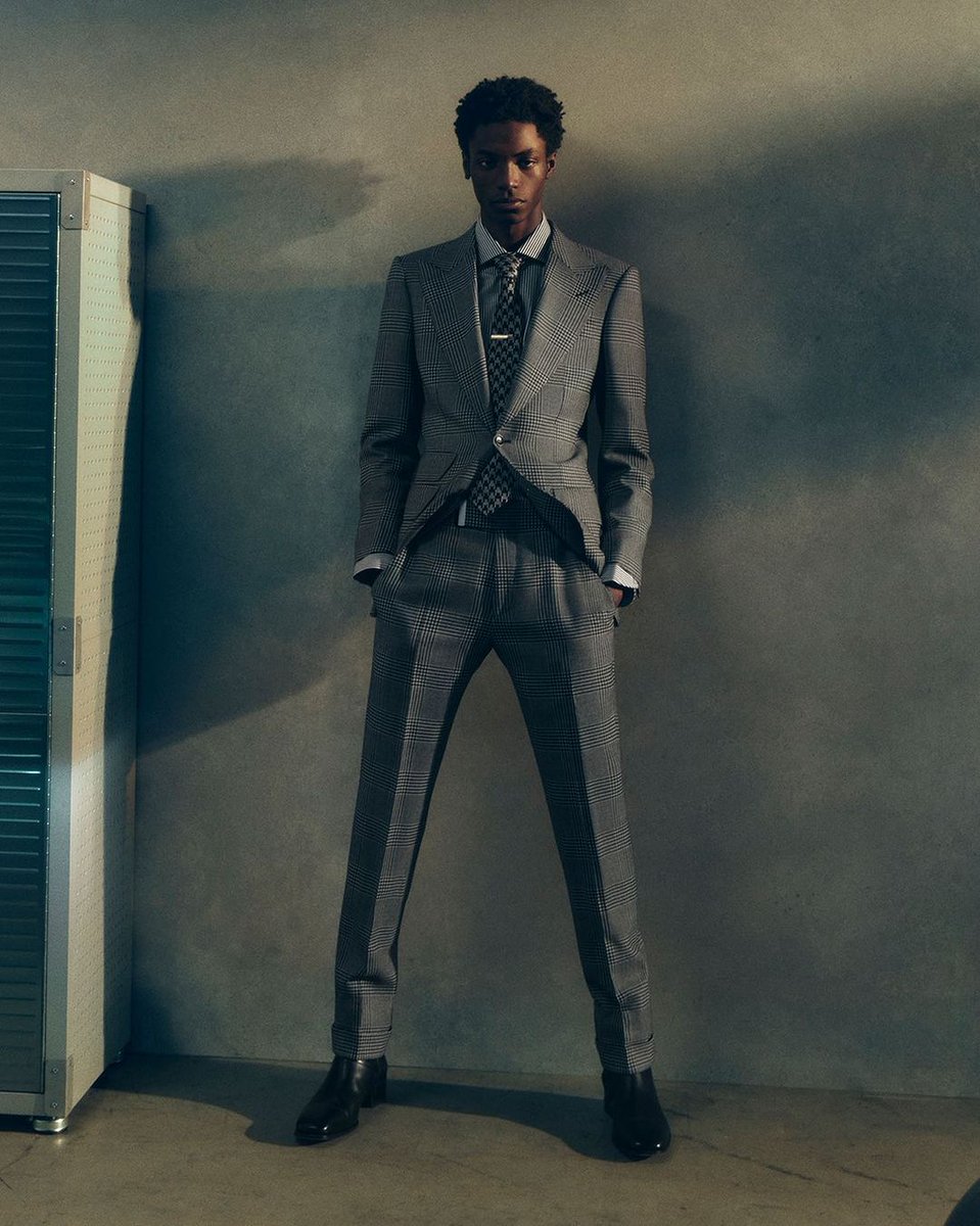 fashionevostyle's tweet image. The Pre-Fall '23 Collection by @tomford is a spectrum of true fashion and class. 💫

What are your thoughts on this collection? Let us know in the comments. 

#TomFord #prefall #ElegantHeritage #menswear #elegance #designer #design #fashion #fashionstyle #collection #fashionEvo