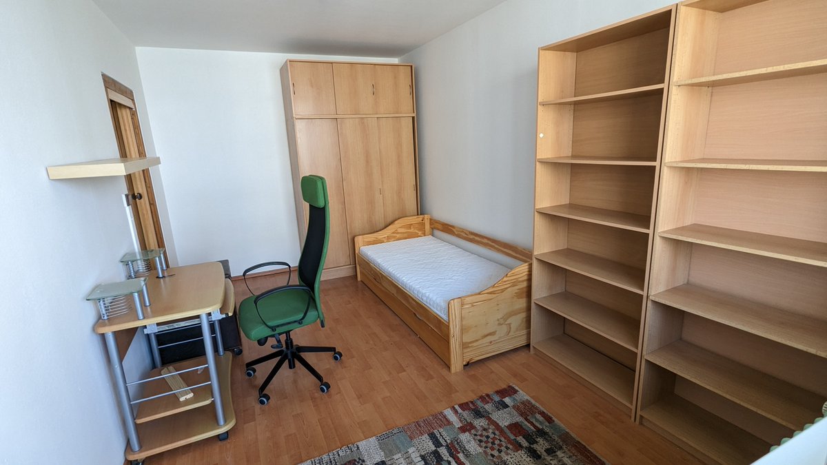 Pronajmu byt v Praze na Černém Mostě, 10 min pěšky od metra B. 3+kk, 63m2 + balkon a sklep, 5. patro, zařízený, rychlý internet přes optiku,  ihned k nastěhování. Nájem 18.000 + 4.000 poplatky.