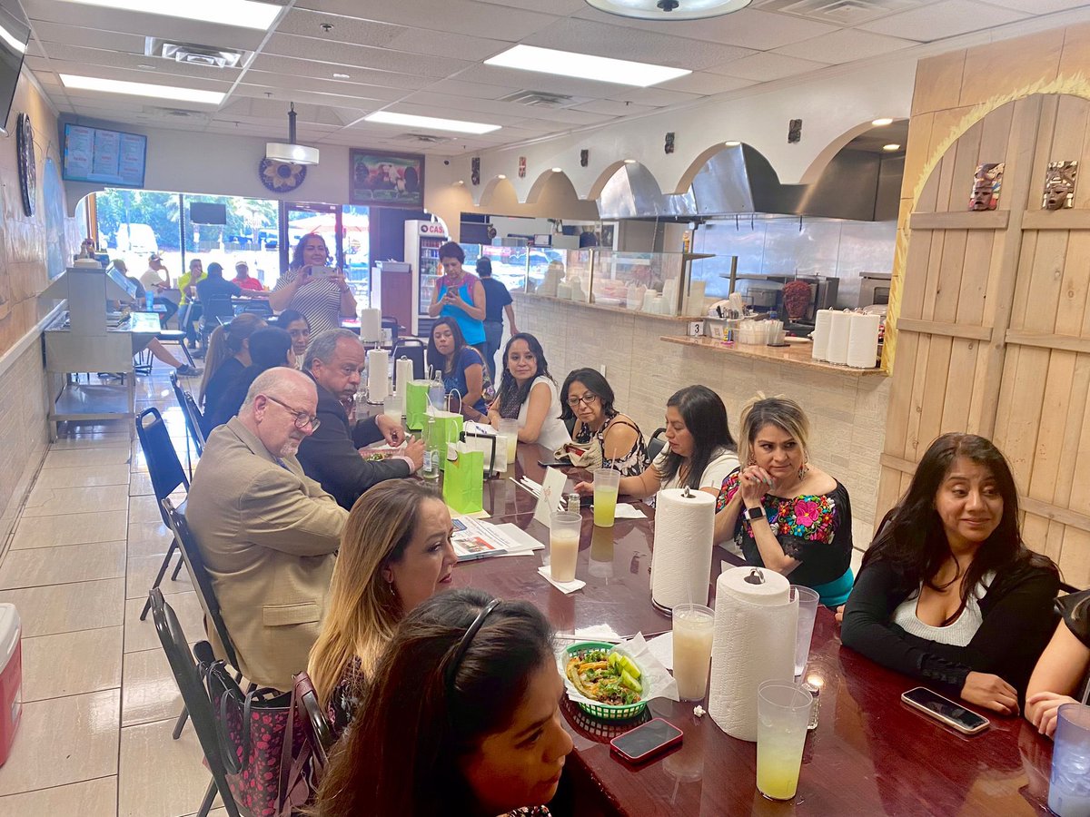 LACCGeorgia's tweet photo. El pasado jueves, se llevó a cabo la reunión con un prupo de participantes del programa consular de negocios, Mexicana Emprende, con el titular del Instituto de los Mexicanos en el Exterior (IME) Luis Gutiérrez y el Cónsul General de México en Atlanta, Javier Diaz de León. https://t.co/J2WWTXNM4C