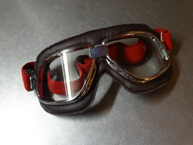 シャーリーのゴーグルだけは持ってる。かつてグッズとして販売されてた。 