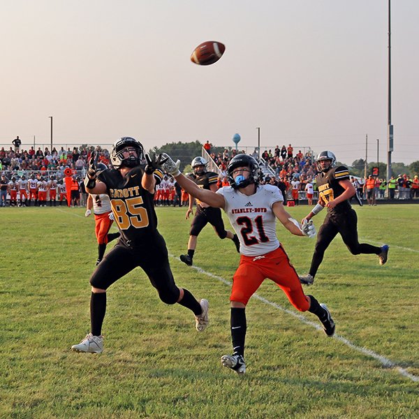 Cadott senior Brandon Sikora went long for a pass on his home field Aug. 18, for the Hornets’ opening game of the season, against non-conference rivals Stanley-Boyd.
#CadottWI #CadottHORNETS #couriersentinel
centralwinews.com/courier-sentin…
