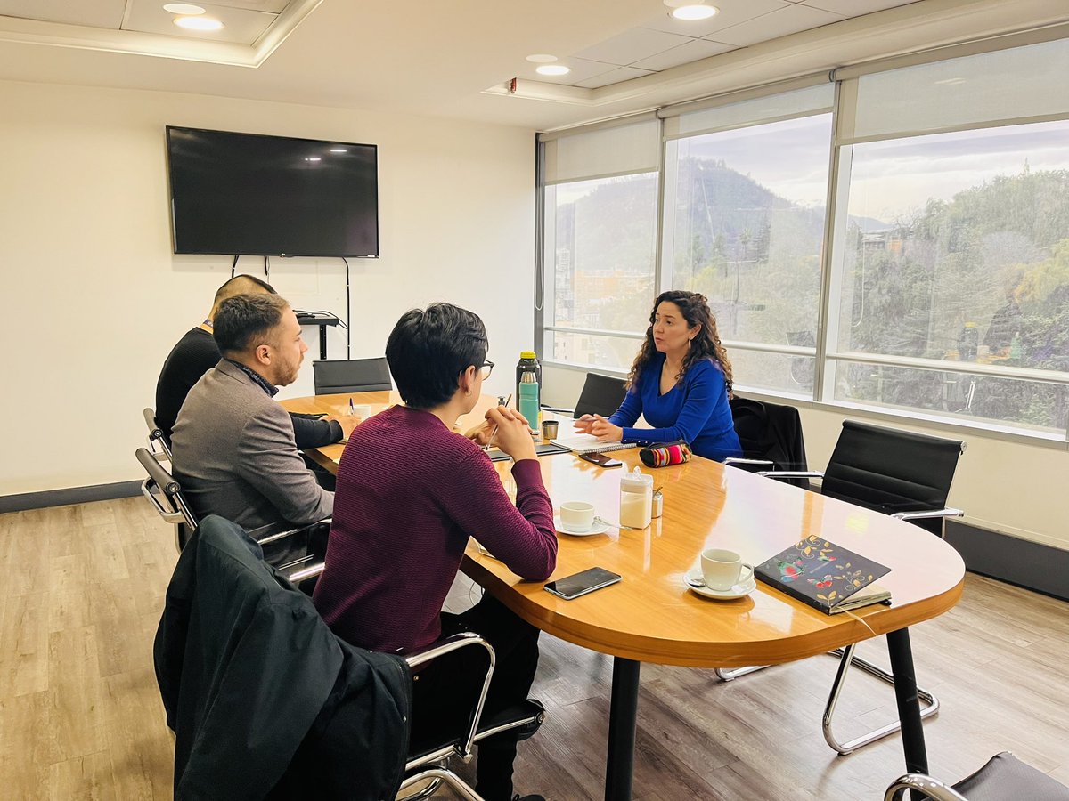 cmds_nunoa's tweet photo. Hoy nos reunimos con la Directora RM de @FOSIS_Chile para poder desarrollar un trabajo colaborativo y apoyar a nuestras #escuelasespeciales. Buscamos abrir espacios para nuevas oportunidades, ya sea en procesos de formación, incentivos económicos y puntos de comercialización. 🤝 https://t.co/l5HhlllD56