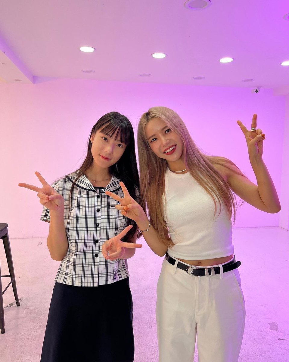 DragonKazoo77's tweet photo. 230828 s_.b_026 IG
(Kim Sebin 김세빈 actor)
Filming #kizzle
Pretty Solar-unnie, thank you for your sincere advice @/solarkeem
It was so so nice to meet you!
Thank @/kizzle__official for inviting me
#키즐
#SOLAR #솔라 #MAMAMOO #마마무 #MAMAMOOplus #마마무플러스 @RBW_MAMAMOO https://t.co/AlNYeKi1qw