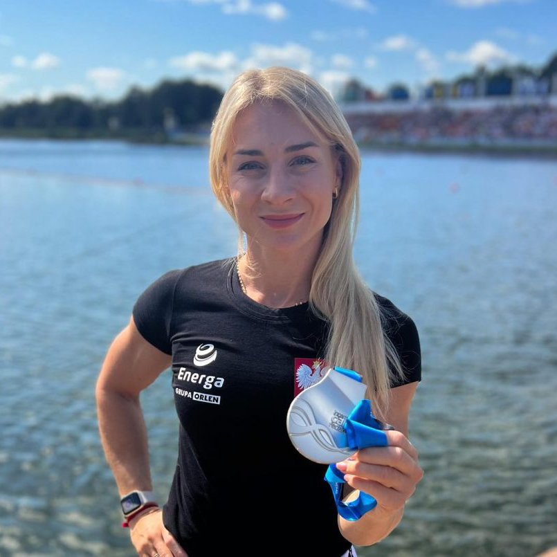 mosmtychy's tweet photo. 🛶 Tyszanka, wychowanka MOSM Tychy, Karolina Naja zdobyła srebrny medal mistrzostw świata w konkurencji K-4 500 metrów i kwalifikacją olimpijską na Letnie Igrzyska Olimpijskie, które odbędą się w przyszłym roku w  Paryżu. Gratulujemy! 🥈👏 https://t.co/uQEfIODEci