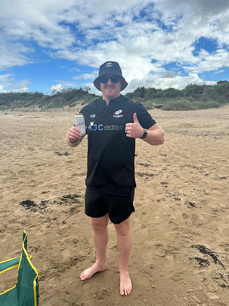 EggChasersXV's tweet photo. @ltdangerfield and Jnr sticking a pin in good old Blightly for the #eggchasersworldtour  at Breen Sands #laaaad #laaaadette https://t.co/nZY5ylBZi4