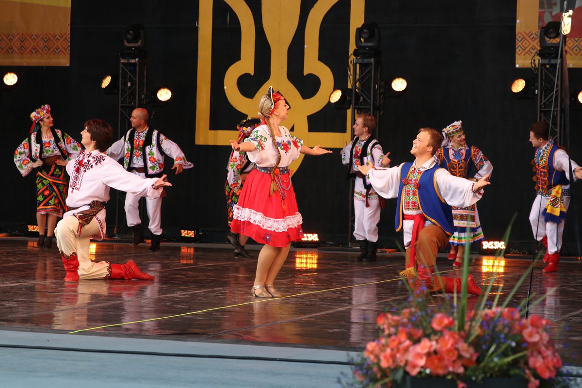 VolyaDancers's tweet photo. So you’ve seen us perform Holubka and Pryvit together.. but we’ve got a THIRD joint number that we’ve been working on for “Душа народу - The Spirit of a Nation”. Get your tickets from Ticketmaster today so you don’t miss out on this epic production!
#ukrainiandance #yeg #yegarts https://t.co/XvIeFnL10t