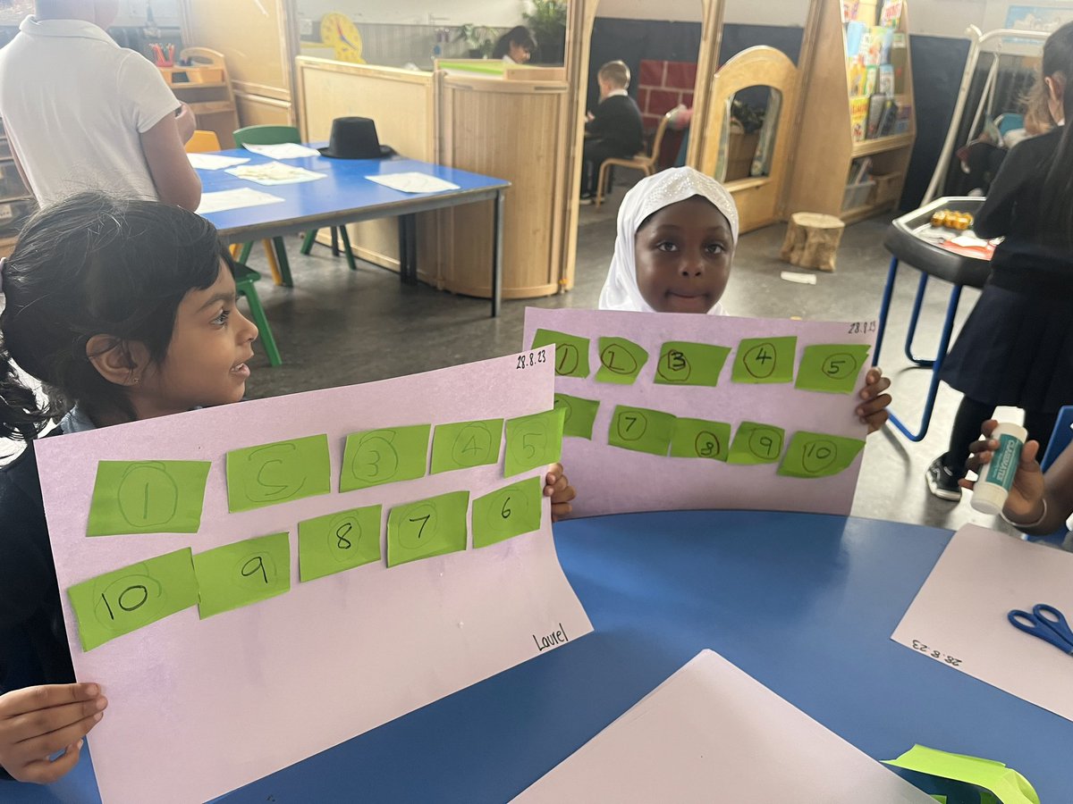 ibroxprimary's tweet photo. Having some fun with our βTen Green Bottlesβ. We even built a wall to put them on #NumeracyFun #NumberRhymes #LearnthroughPlay ππ https://t.co/K09204Zx2C