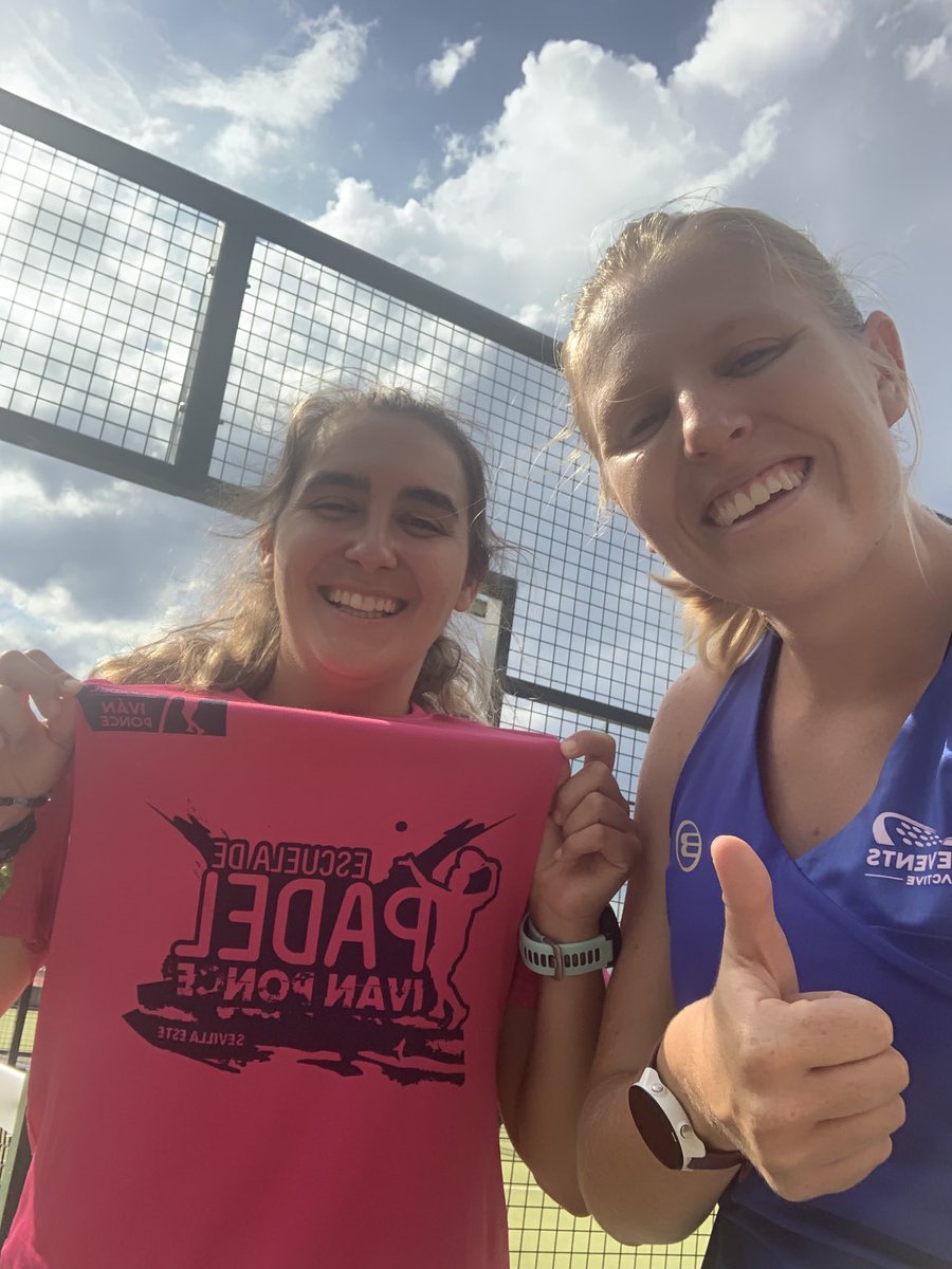 RebecaFernNied's tweet photo. Te faltan unas clases aún ⁦@carla_borras11⁩ ! https://t.co/S83Q1cYQjT