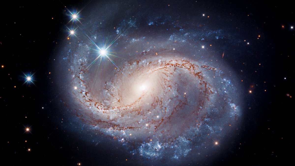 Les nuits rafraîchissent mais sont toujours propices à l'observation de la Voie lactée et d’autres galaxies. Andromède notamment est visible aux jumelles ces jours-ci. Mais en fin de compte, qu'est-ce qu'une galaxie ? Toutes les réponses ici => 
stelvision.com/astro/quest-ce…