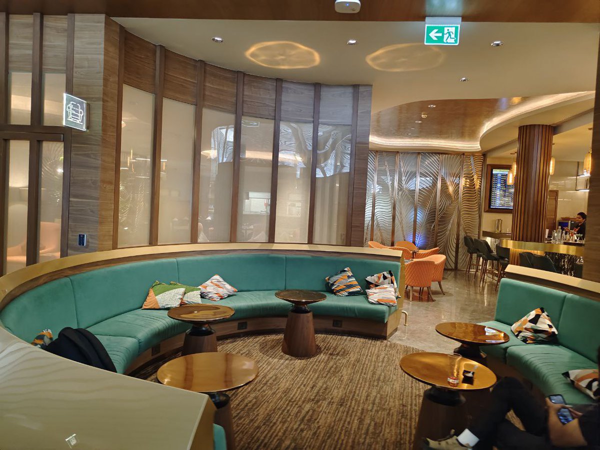 Tech_glareOffl's tweet photo. If you go to Bengaluru Airport, Don’t Miss Visiting 080 Lounge.
It’s Worth the Hype 🔥🔥🔥
#Bengaluru #080Lounge https://t.co/6r4zkJqoUs