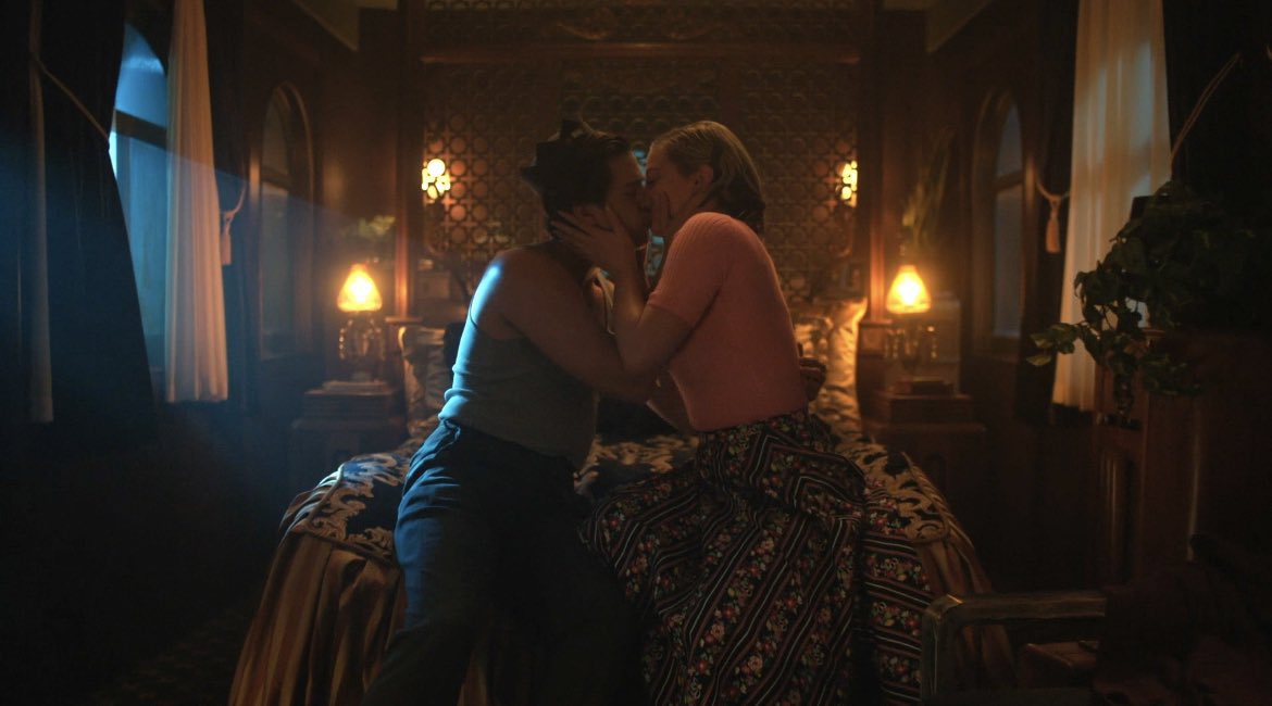 bugheadlyricbot's tweet photo. i miss them already :( #Riverdale https://t.co/vcIsh30bnX