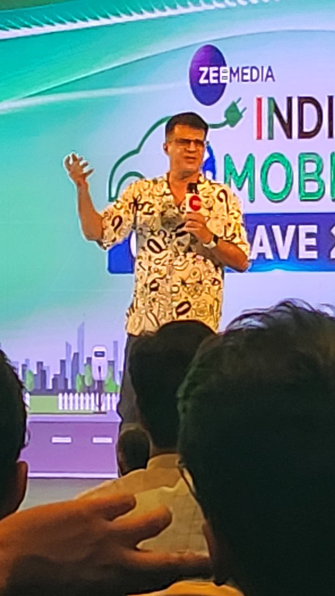 silentseashore's tweet photo. @anshuMor his funny expression after his own joke 😂🤣😆.. jovial kind jisko joke marne ka man karta hai 😂 https://t.co/Rp8cmzU5LO